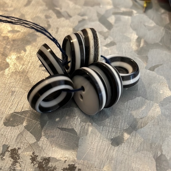 Vintage Buttons!! - Picture 3 of 11